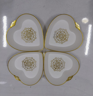 HONGYUN 4 Pcs Plastic Heart Bowl Set photo 1