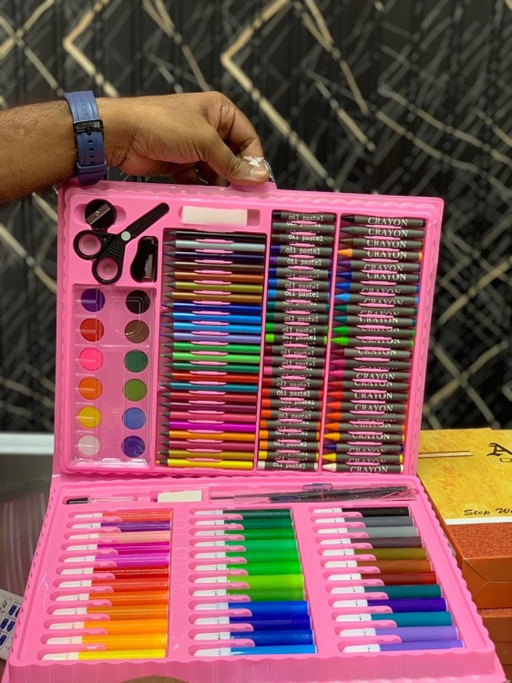 150 Pcs Art Set